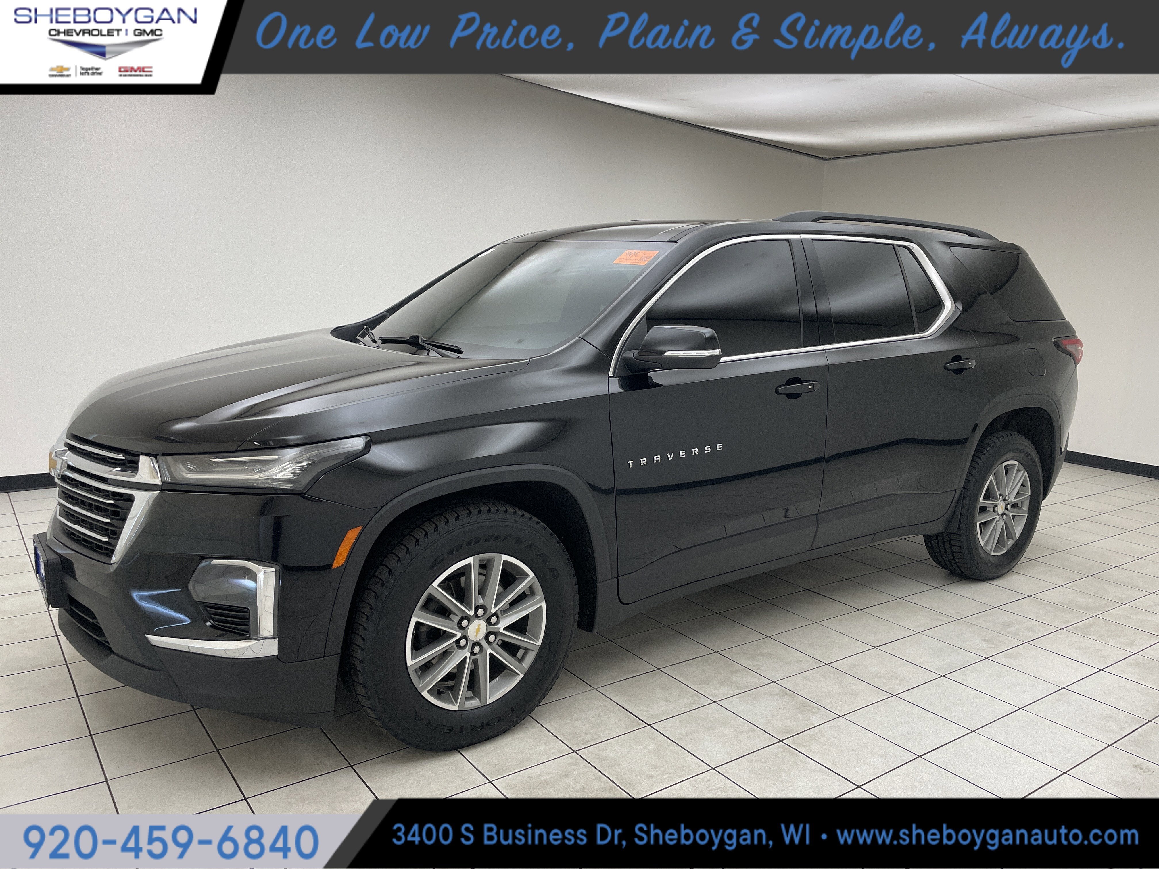 2023 Chevrolet Traverse LT Cloth in Mosaic Black Metallic — front three-quarter view