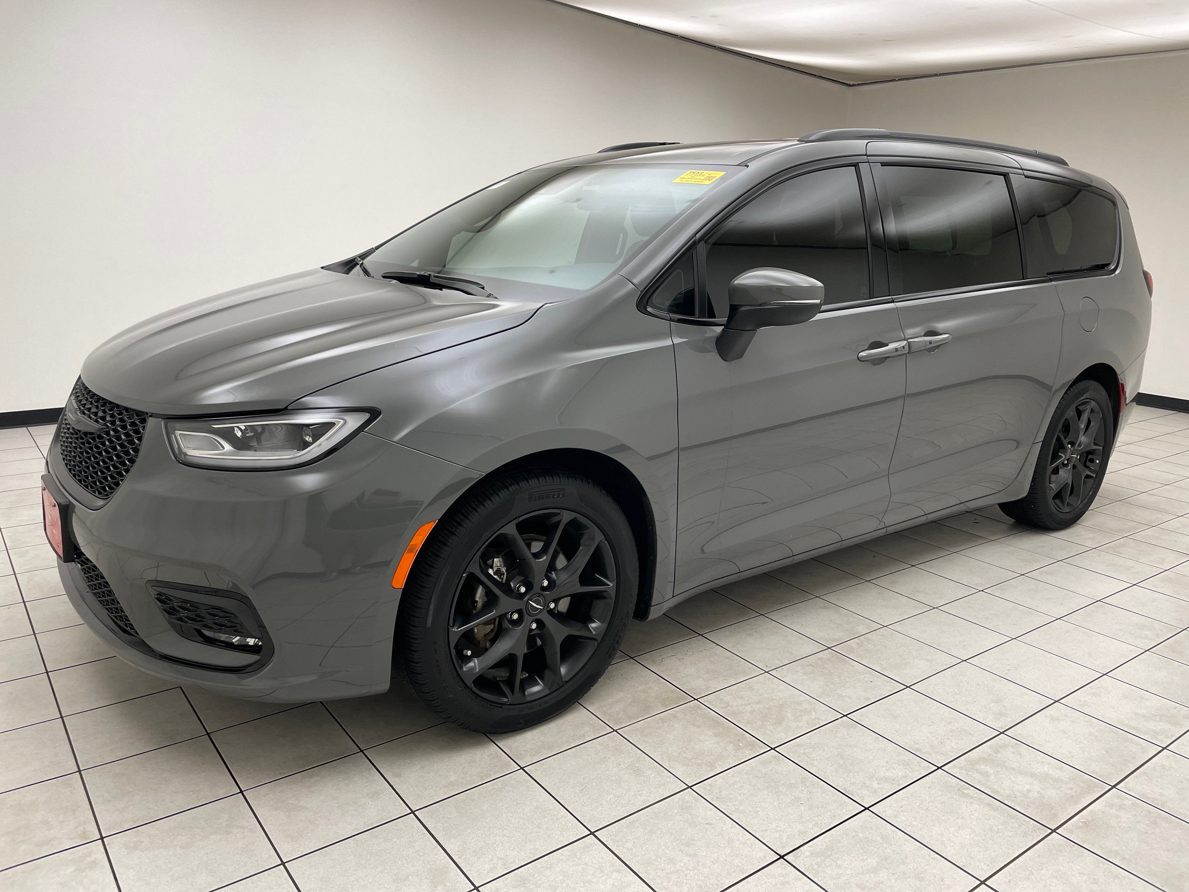 2023 Chrysler Pacifica Touring L in Ceramic Gray Clearcoat — front three-quarter view