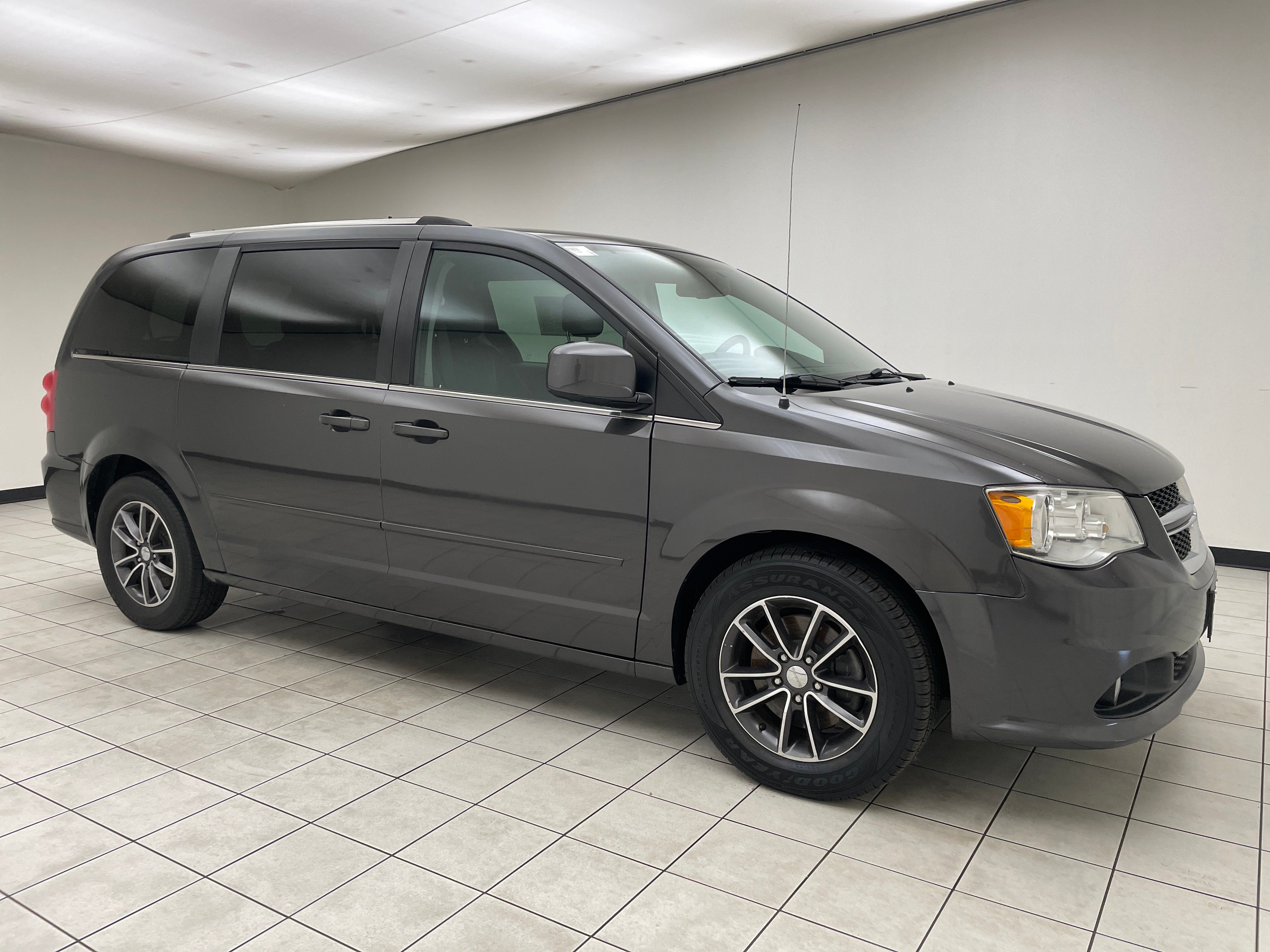 2017 Dodge Grand Caravan — detail view